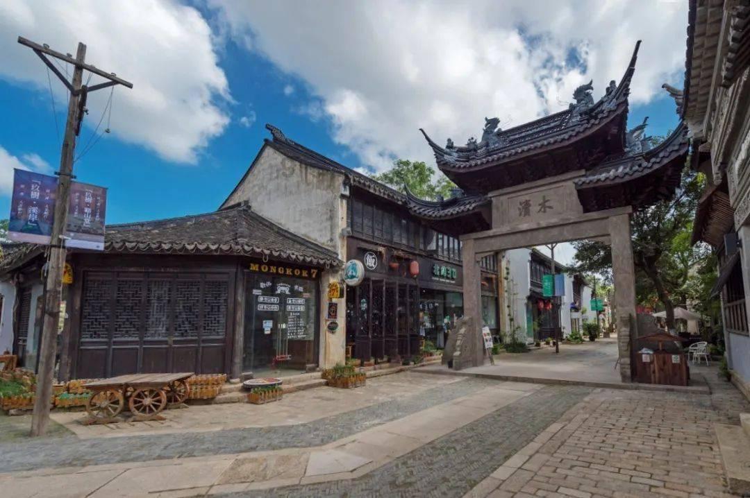探索全球热点话题,畅聊请问一个上司结婚了还问下属上班干活累不累啊?他这是什么意思呢?的红迪网平台